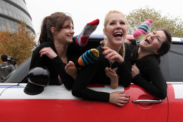 Record du Monde : 28 gymnastes dans une Mini