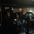 Ron Arad devant son édition de la Fiat 500 au Motor Village