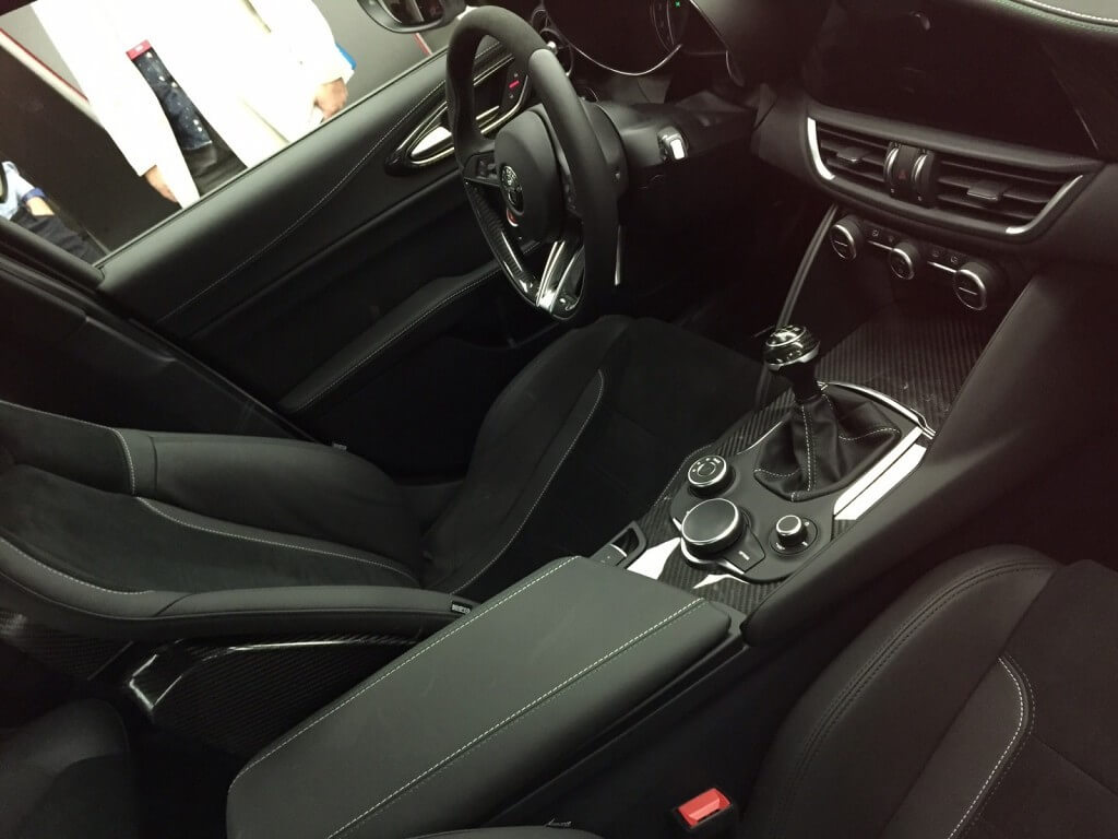 cockpit alfa giulia quadrifoglio 2016